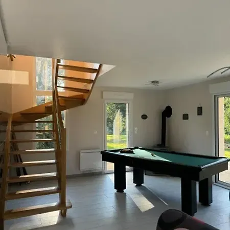 Maison Familiale Avec Jardin A *
