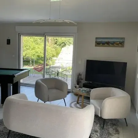 Maison Familiale Avec Jardin A *